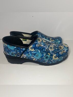 Bjork Swedish Comfort Professional Leather Clogs US W-8.5-9 Blue Floral
